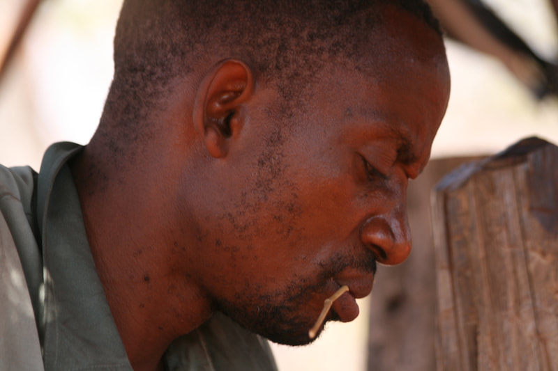 Mann im Profil – Begegnung in Sambia