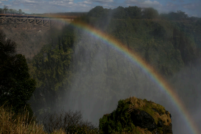 Regenbogen über den Viktoriafällen